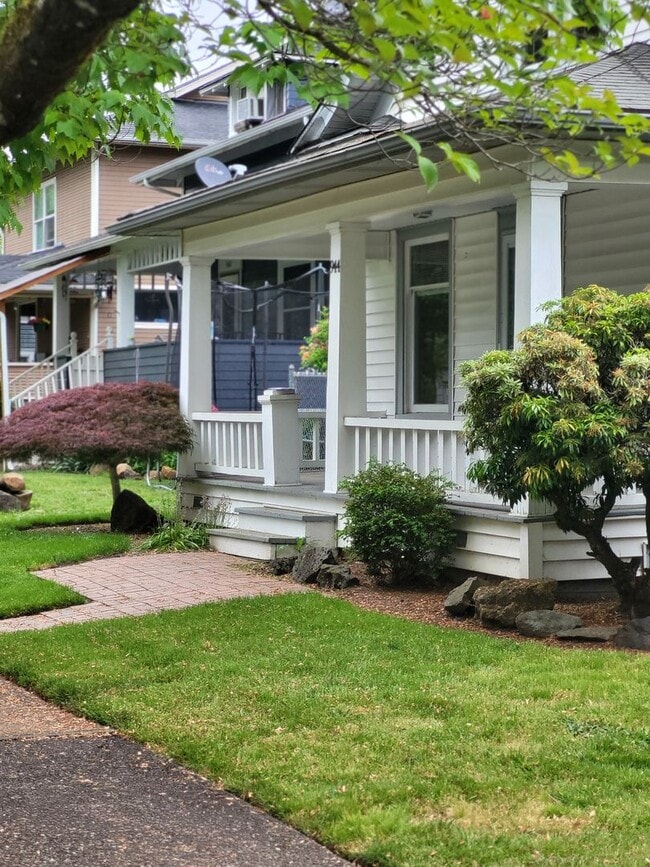 Foto del edificio - 944 Cottage St NE