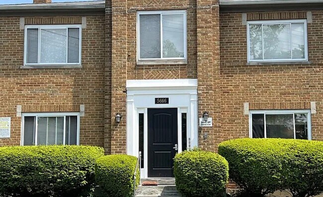 Foto del edificio - 5666 Montgomery Rd