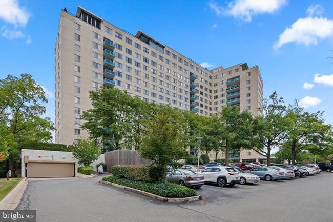 Foto del edificio - 10401 Grosvenor Pl