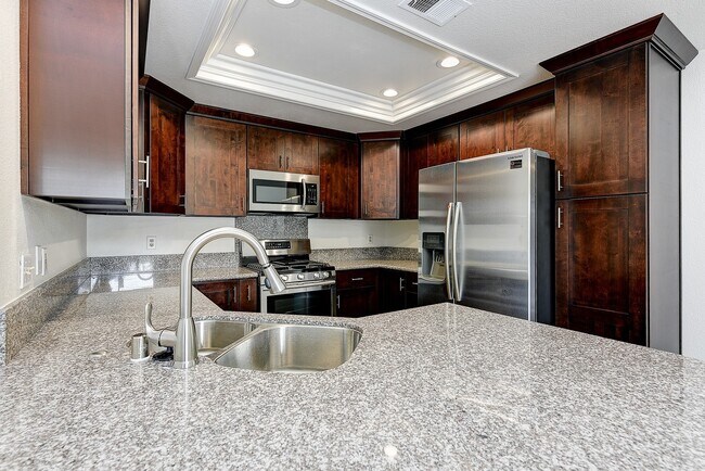 Foto del edificio - Remodeled 3 Bed Penthouse Condo