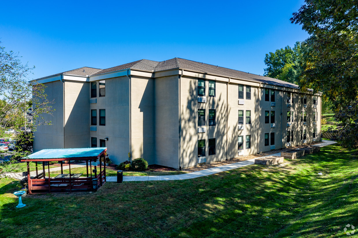 Foto del edificio - Woods Chapel Lodge