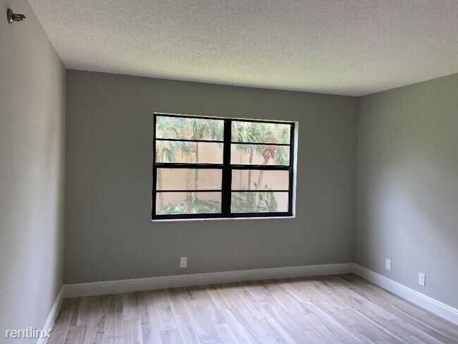 Building Photo - 4700 Lucerne Lakes Blvd