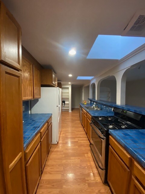 Foto del edificio - 447 W 2nd St