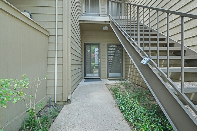 Building Photo - 10051 Westpark Dr