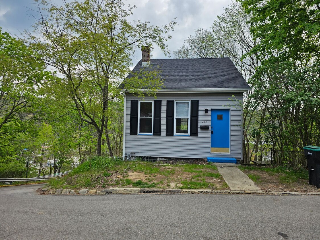 Primary Photo - 2 bedroom Cozy Bungalow in Etna!
