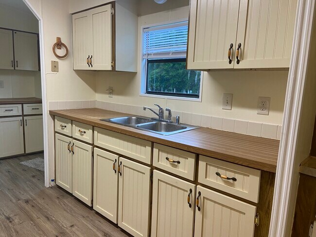 Foto del edificio - 22327 Indianwood Way