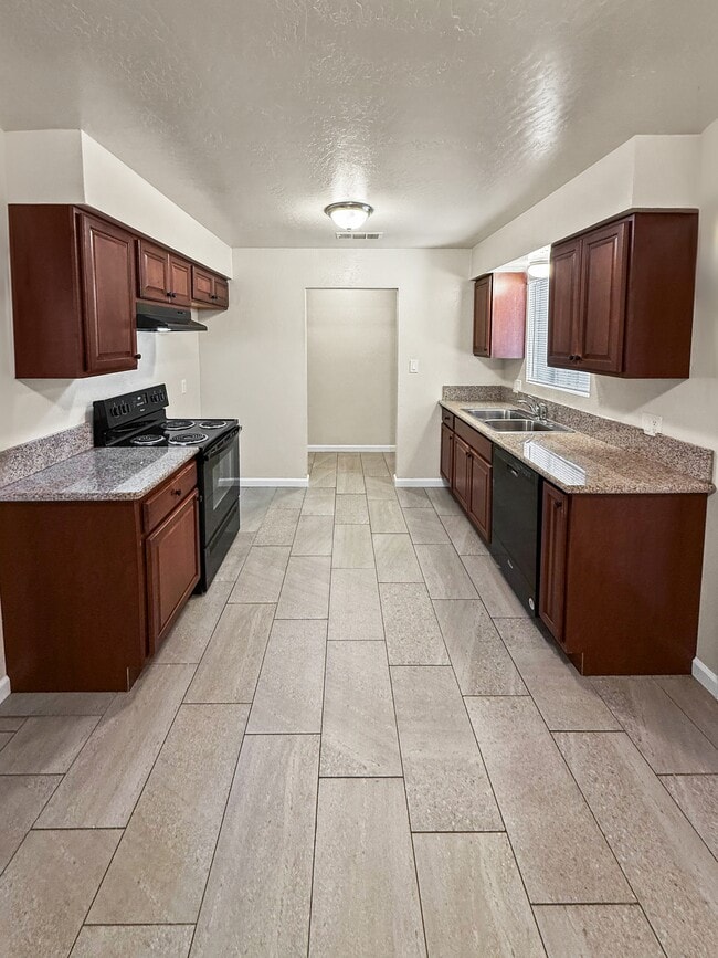 Building Photo - 4215 W Monte Vista Ave