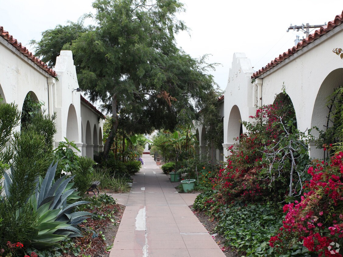 Primary Photo - El Paraiso Apartment