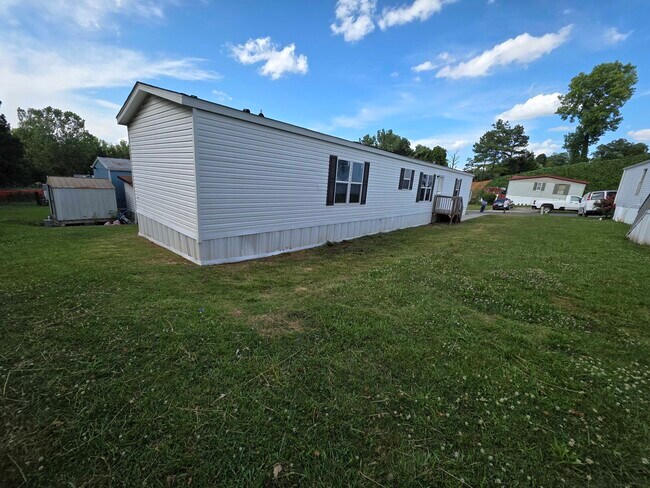 Building Photo - 4049 Trout Ln