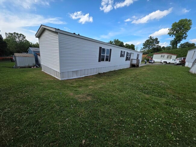 Foto del edificio - 4049 Trout Ln