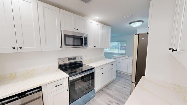 Foto del edificio - 4421 Gandy Cir