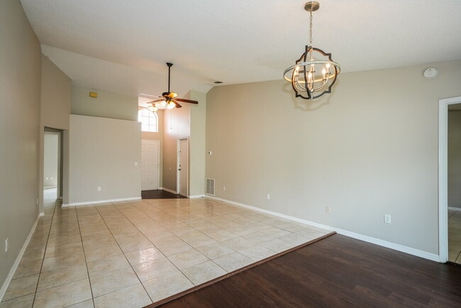 Building Photo - 117 Lookout Dr