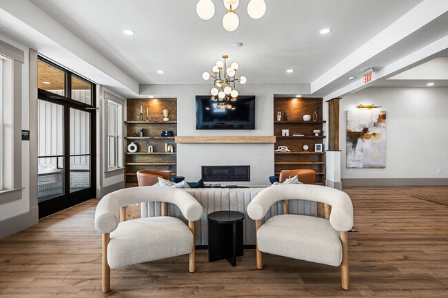 Building Photo - Station 280