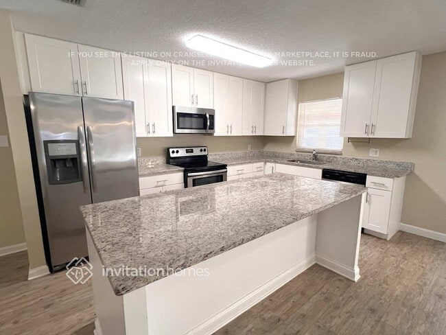 Building Photo - 1601 Aster Dr