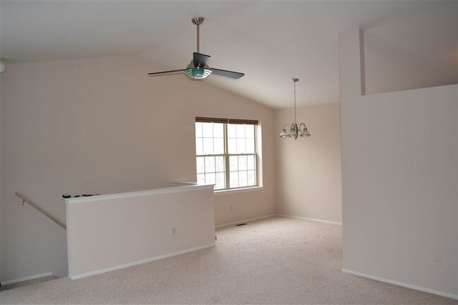 Foto del edificio - 3018 Forest Creek Ct