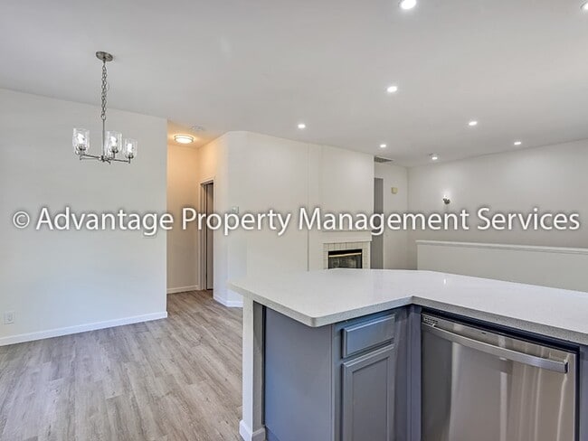Building Photo - 7724 Chantilly Dr