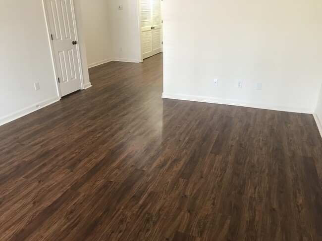 Foto del edificio - 2909 Burch Ave