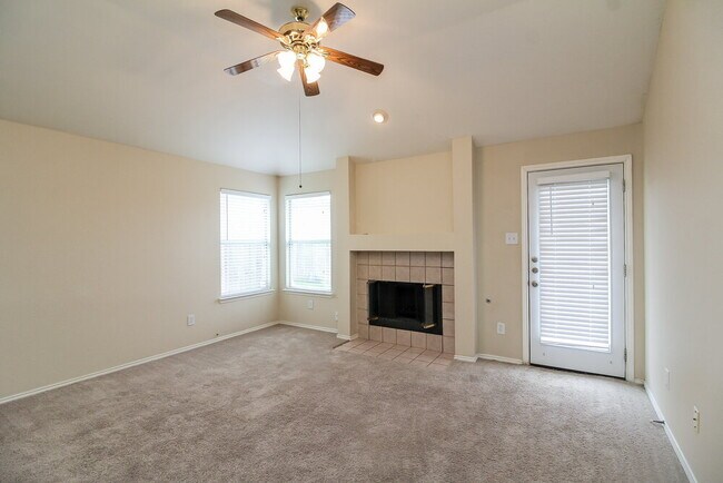 Foto del edificio - 2807 N Hampton Dr