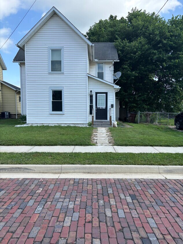 Primary Photo - 111 Oak St