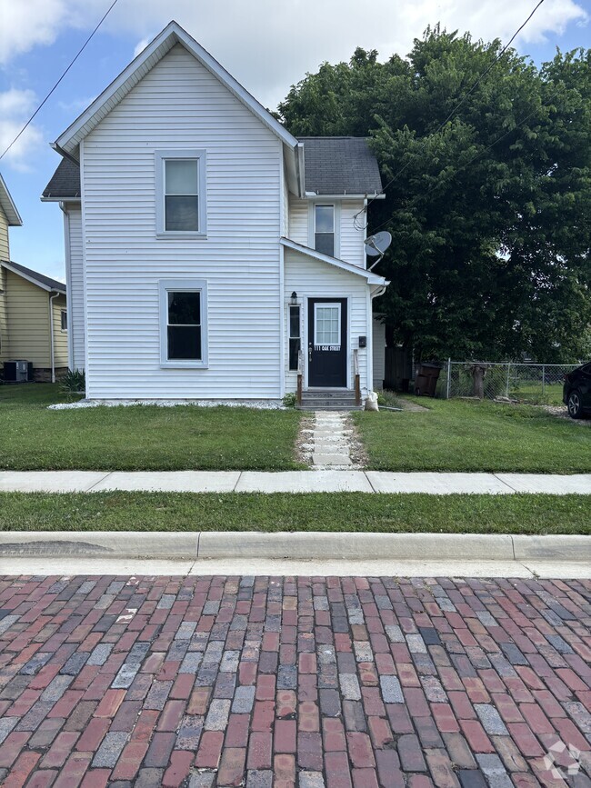 Building Photo - 111 Oak St
