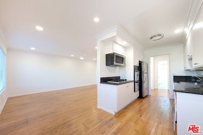 Building Photo - 224 Bicknell Ave