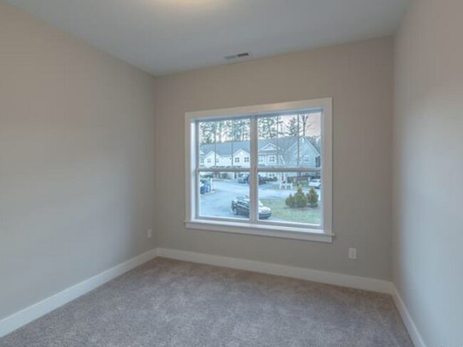 Building Photo - 124 Foxden Dr