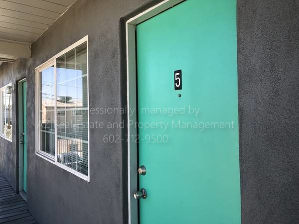 Building Photo - Gorgeous Downtown Phoenix Studio Unit