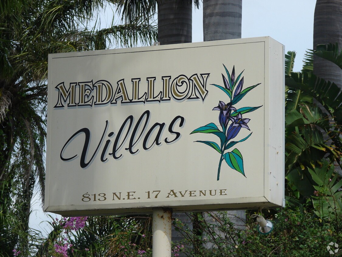 Building Photo - Medallion Villas