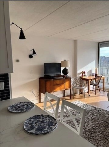 Building Photo - 200 Swanton St