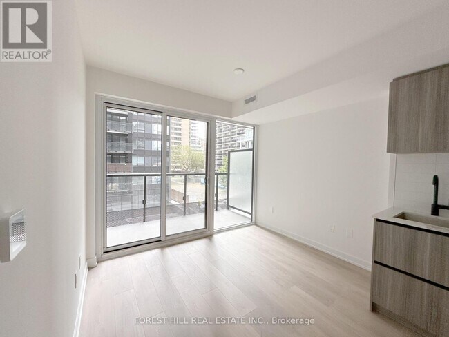 Photo du bâtiment - 117-117 Broadway Ave