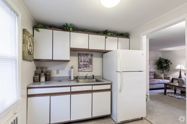 2HAB, 1BA - Main St - Cocina - Brookside Commons