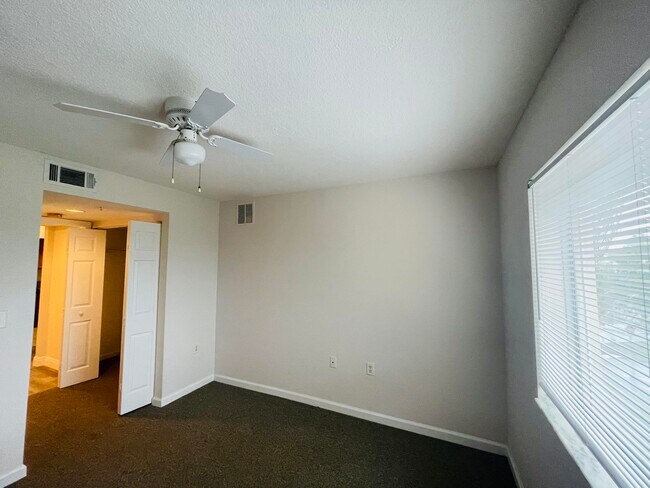 Foto del edificio - 271 SW Palm Dr SW