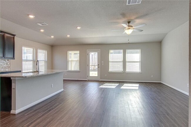 Building Photo - 1620 Torre St