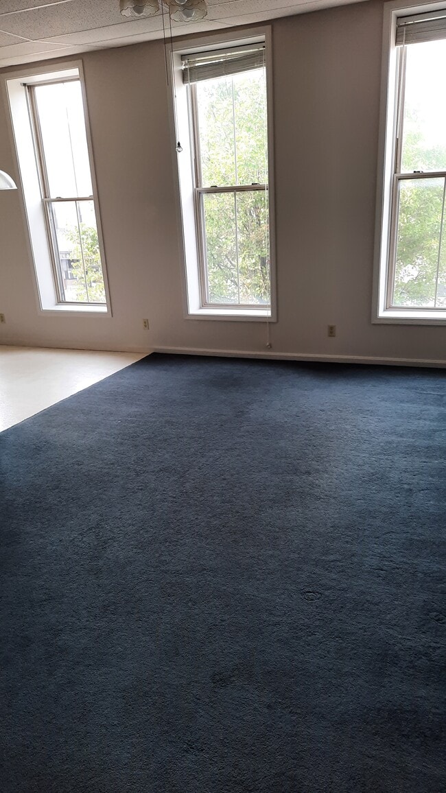 Building Photo - 328 Poplar St