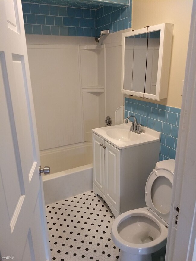 Building Photo - 3 br, 1 bath House - 172 Powder House Blvd