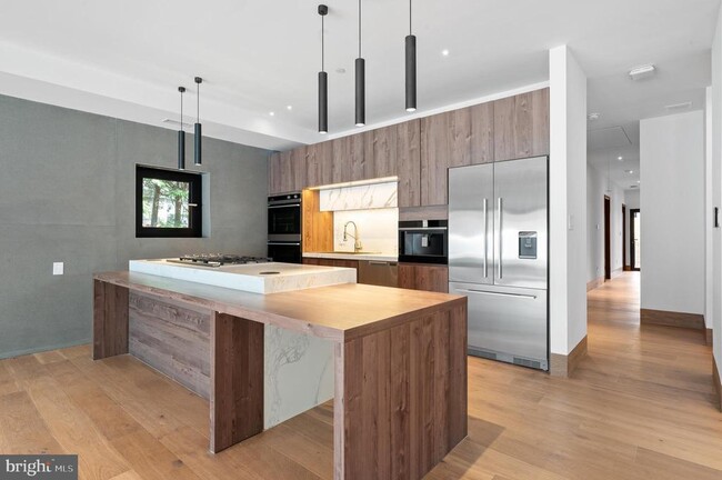 Foto del edificio - 317 Meadow Ln