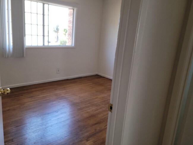 bedroom - 1536 S Orange Grove Ave