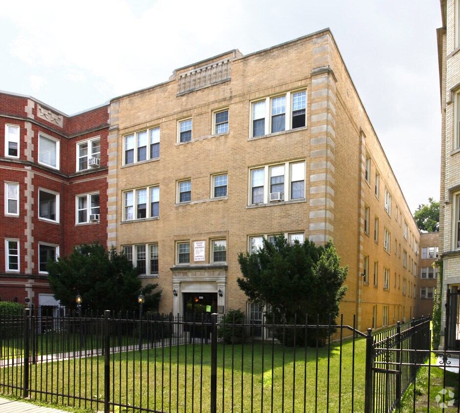 Primary Photo - 1421 W Farwell Ave