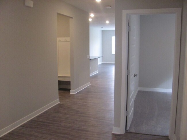 Building Photo - Beautiful 3 Bedroom Ranch in the heart of ...