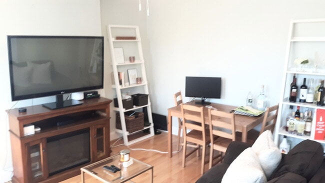 EXTRA DINING SPACE - 901 Park Ave