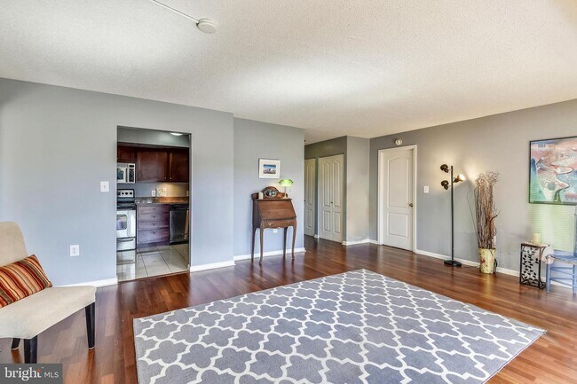 Foto del edificio - 2230 George C Marshall Dr