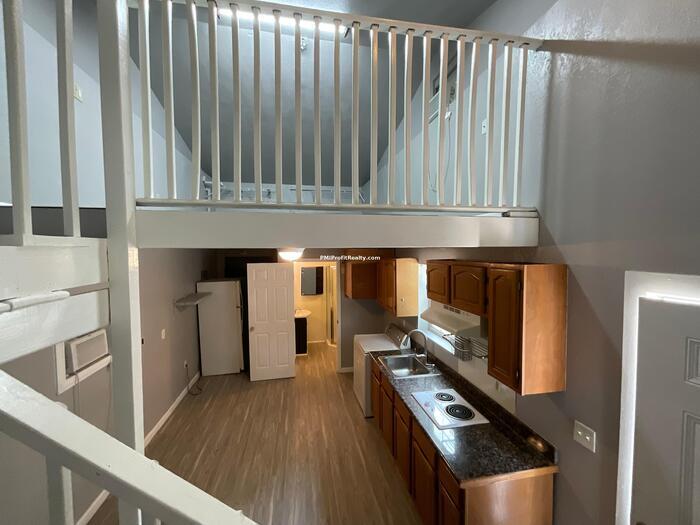 Foto principal - Two Story One Bedroom Apartment