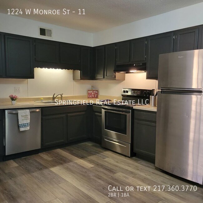Building Photo - Aptly Perfect: Rent this 'Top Floor Marvel...