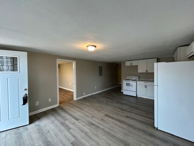 Building Photo - 1408 Holland St