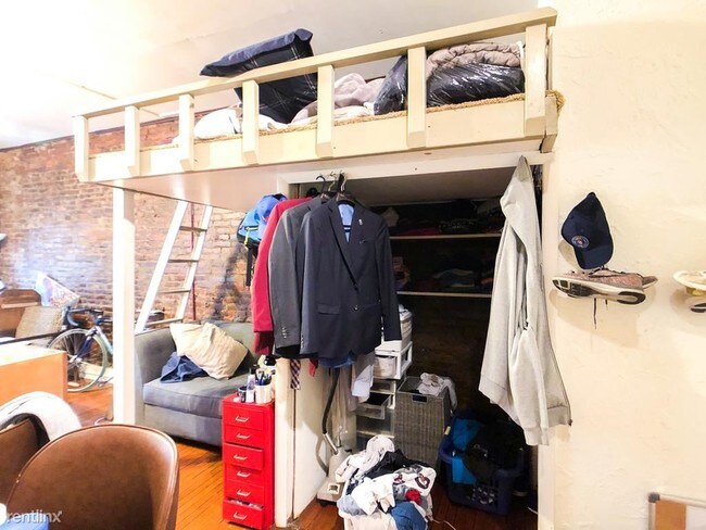 Building Photo - 1521 Pine St