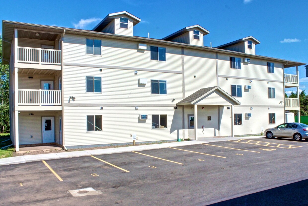 495 E South Ave Unit 1, Chippewa Falls, WI 54729 Apartment for Rent