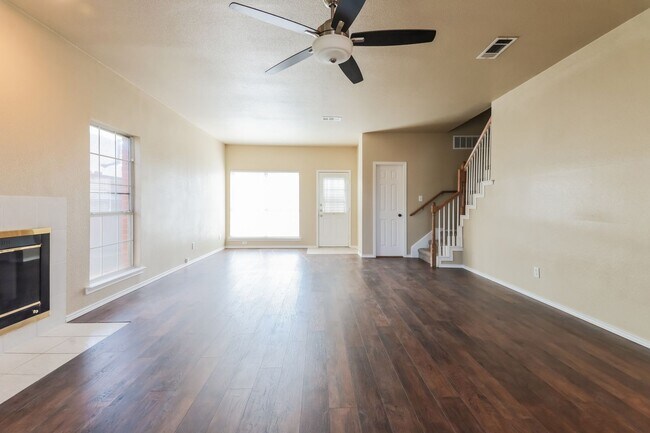Foto del edificio - 4108 Creekmeadow Dr