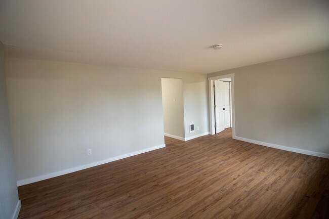 Foto del edificio - 5110 Diamond Blvd SW