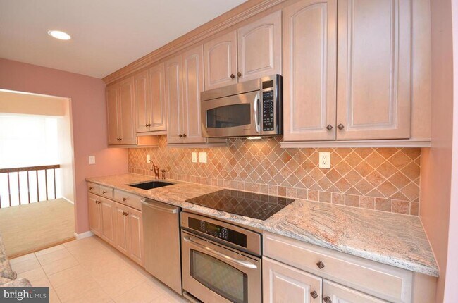 Building Photo - 4910 Cloister Dr