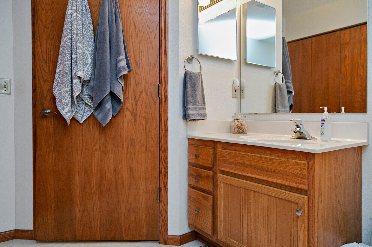 32801 Rasmus Rd Unit 9F, Nashotah, WI 53058 Condo for Rent in